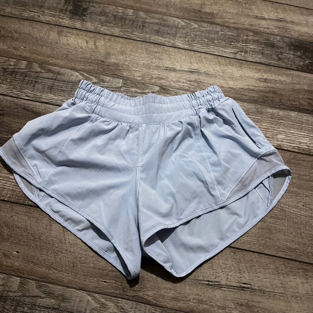 lululemon 2.5’ hotty hot shorts